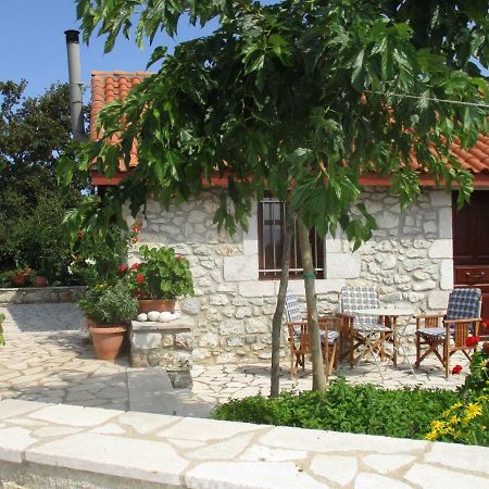 Stone House In A Quiet Landscape, Leonidion Villa ภายนอก รูปภาพ