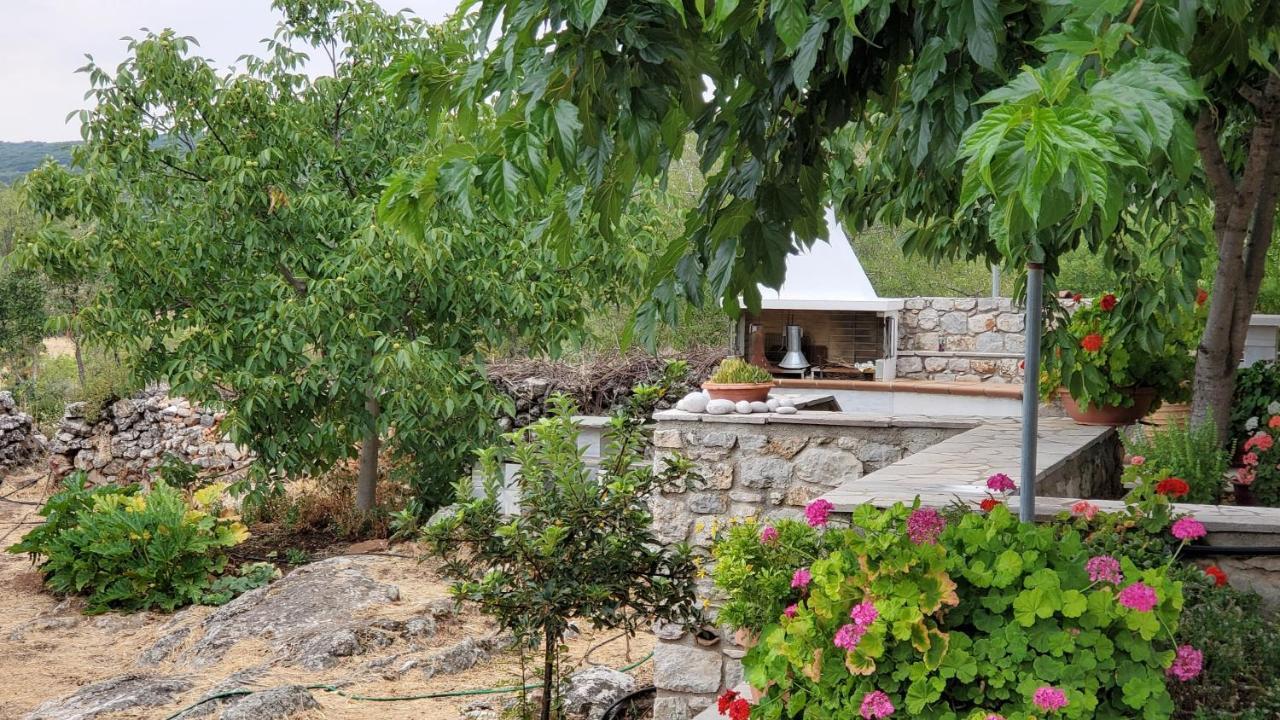 Stone House In A Quiet Landscape, Leonidion Villa ภายนอก รูปภาพ