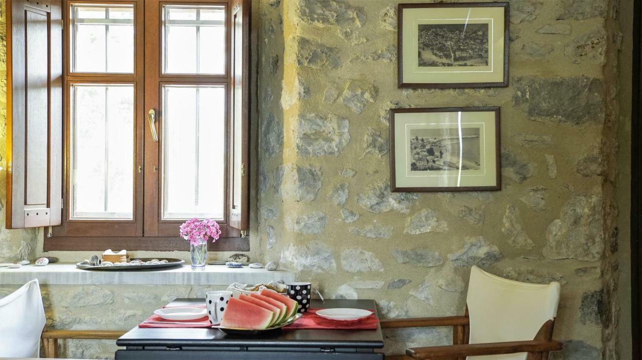 Stone House In A Quiet Landscape, Leonidion Villa ภายนอก รูปภาพ