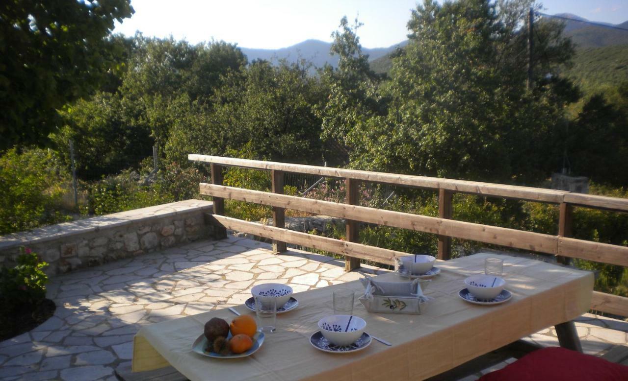 Stone House In A Quiet Landscape, Leonidion Villa ภายนอก รูปภาพ